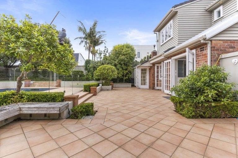 Photo of property in 206 Hurstmere Road, Takapuna, Auckland, 0622