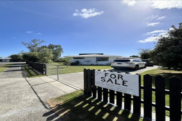 Photo of property in 4 Dove Place, Westbrook, Palmerston North, 4412