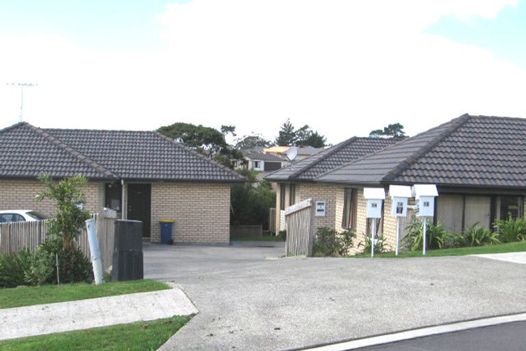 Photo of property in 14 Regents Park Place, Westgate, Auckland, 0614