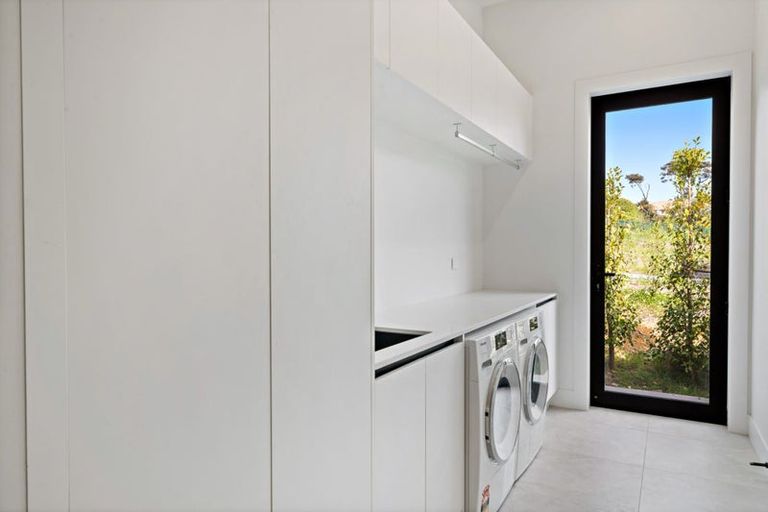 Photo of property in 21 Oscar Road, Greenhithe, Auckland, 0632