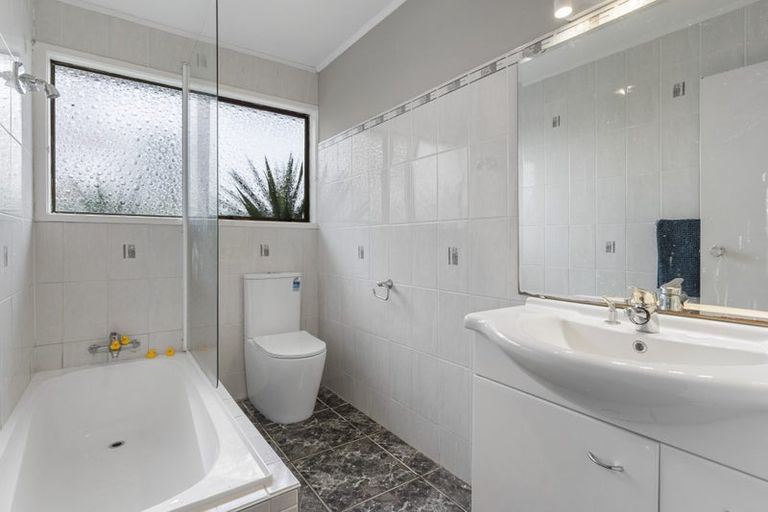 Photo of property in 43 Bellfield Road, Opaheke, Papakura, 2113