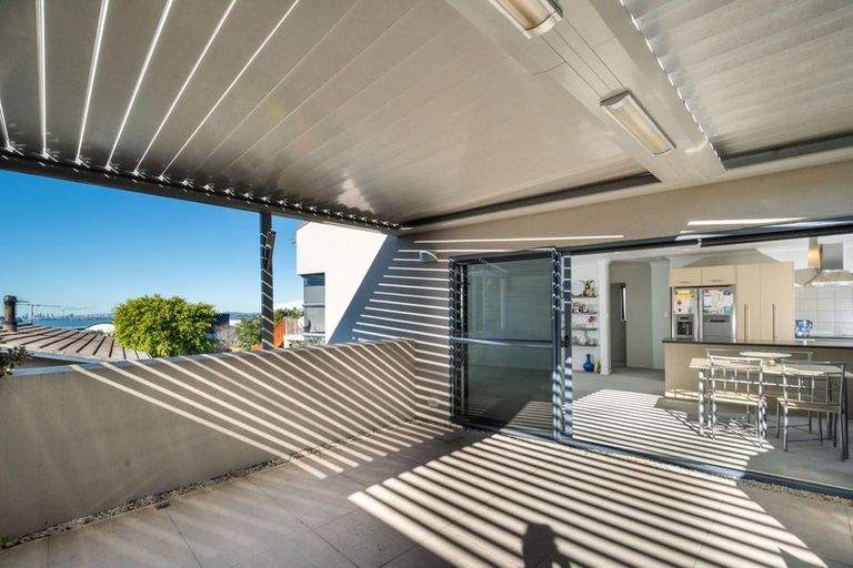 Photo of property in 143c Wiseley Road, West Harbour, Auckland, 0618