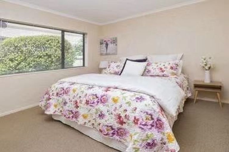 Photo of property in 10 Shankill Place, East Tamaki, Auckland, 2013