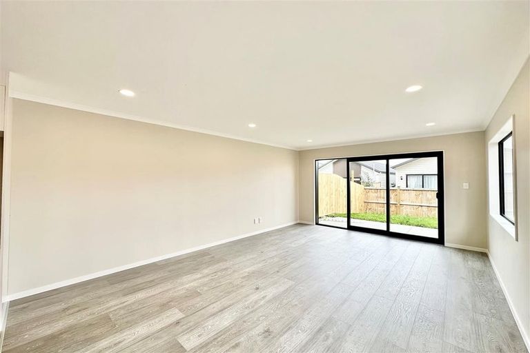 Photo of property in 22 Combat Street, Papakura, 2110