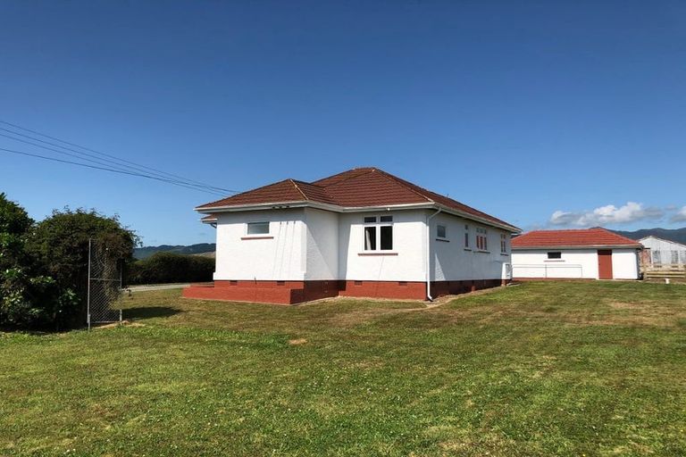 Photo of property in 235 Tararua Road, Levin, 5571