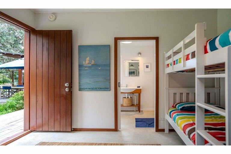 Photo of property in 135 Long Beach Road, Russell, 0202