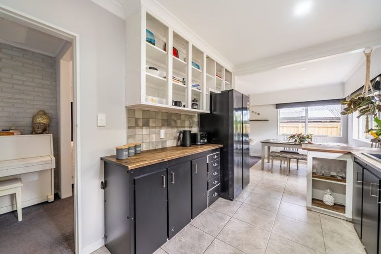 Photo of property in 6 Brightwater Crescent, Totara Park, Upper Hutt, 5018