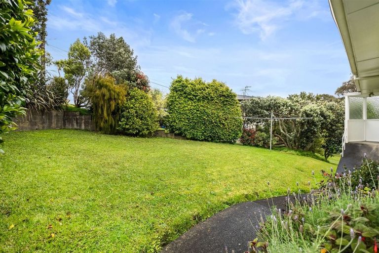 Photo of property in 20 Chivalry Road, Glenfield, Auckland, 0629