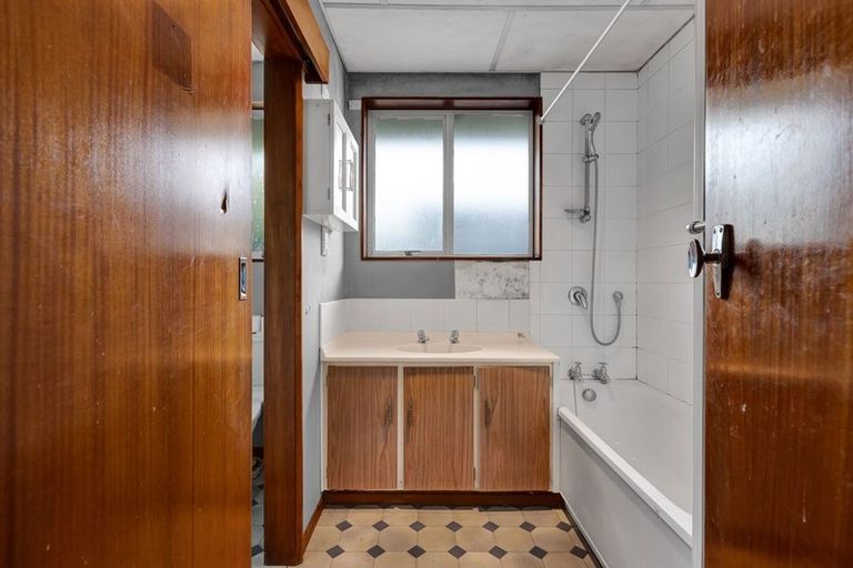 Photo of property in 1/2 Selwyn Street, Lower Vogeltown, New Plymouth, 4310