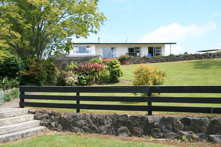 Photo of property in 2386 Tarata Road, Tarata, Inglewood, 4387