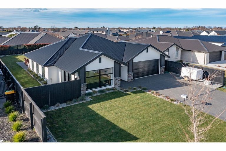 Photo of property in 23 Valour Drive, Rangiora, 7400