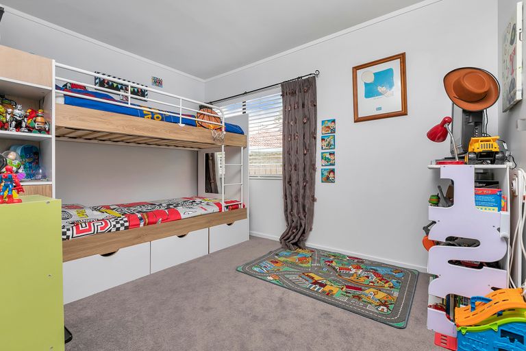 Photo of property in 1/38 Sailfish Drive, West Harbour, Auckland, 0618