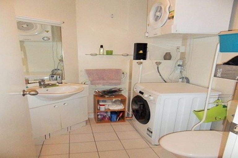 Photo of property in Terrace Tower Apartments, 8b/126 The Terrace, Wellington Central, Wellington, 6011