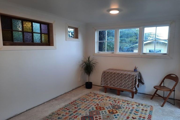 Photo of property in 71 Maungaraki Road, Korokoro, Lower Hutt, 5012