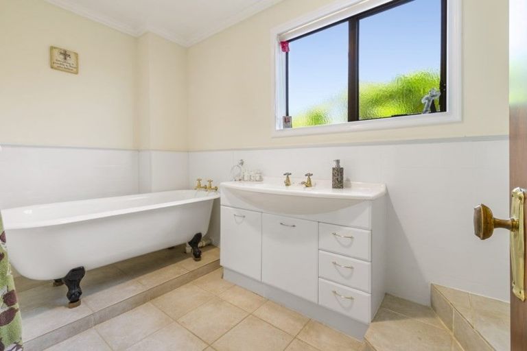 Photo of property in 71 St Annes Crescent, Wattle Downs, Auckland, 2103