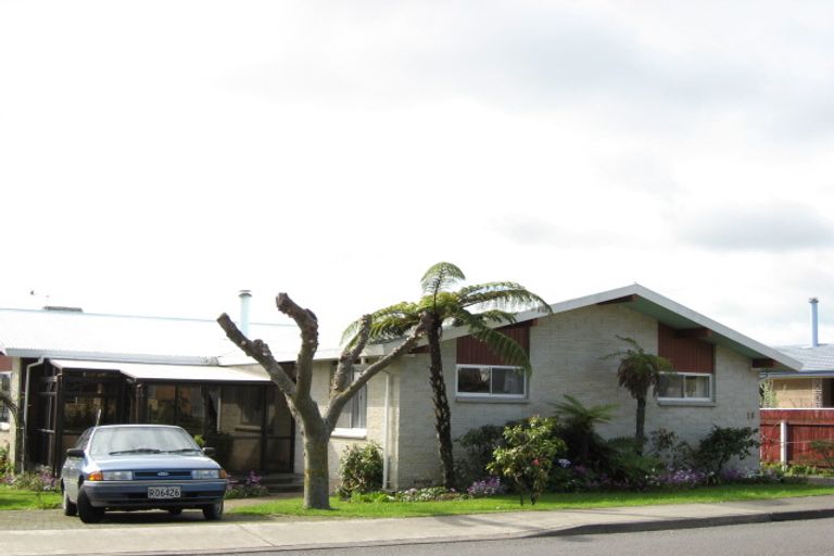 Photo of property in 16 Saint Hill Lane, Havelock North, 4130