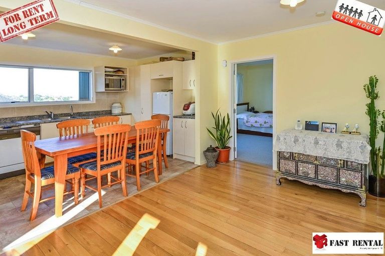 Photo of property in 17 Celeste Place, Totara Vale, Auckland, 0627