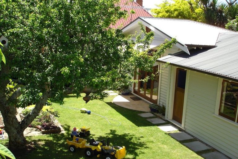 Photo of property in 10 Duders Avenue, Devonport, Auckland, 0624