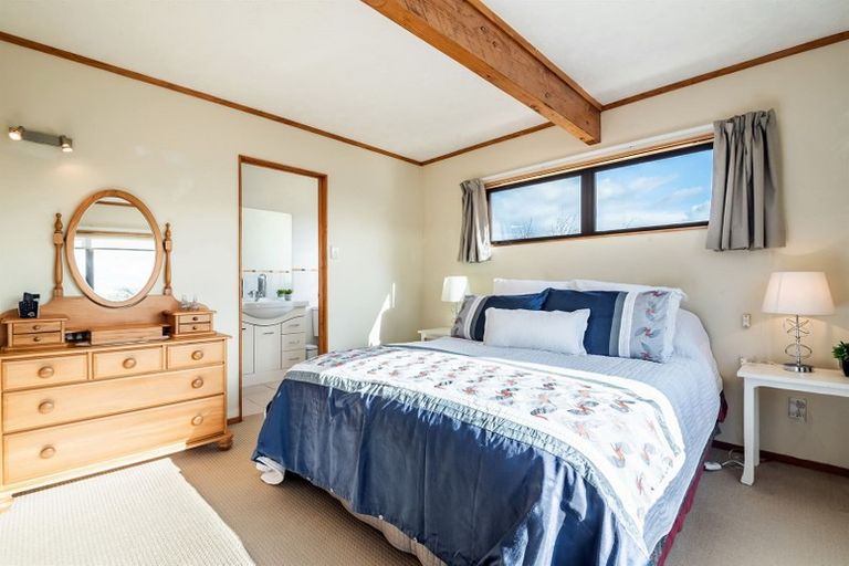 Photo of property in 1 Tiri View Place, Waiake, Auckland, 0630