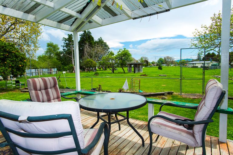 Photo of property in 15 Ioapa Road, Te Karaka, 4022
