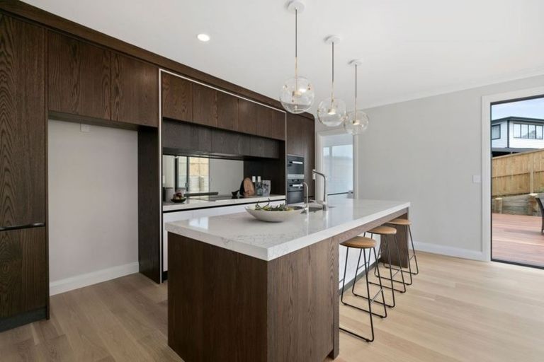 Photo of property in 13 Colliston Rise, Pinehill, Auckland, 0632