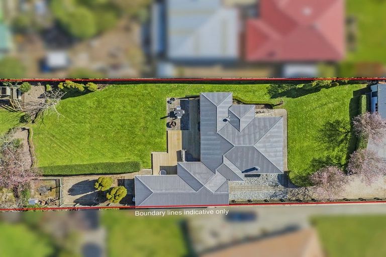 Photo of property in 35 Leeston And Lake Road, Leeston, 7632