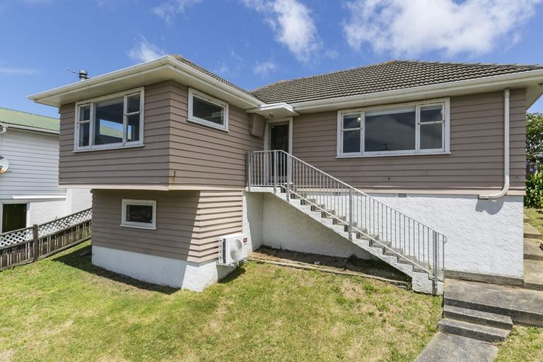 Photo of property in 95 Kenmore Street, Newlands, Wellington, 6037