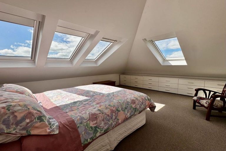 Photo of property in 16 Burnham Street, Seatoun, Wellington, 6022