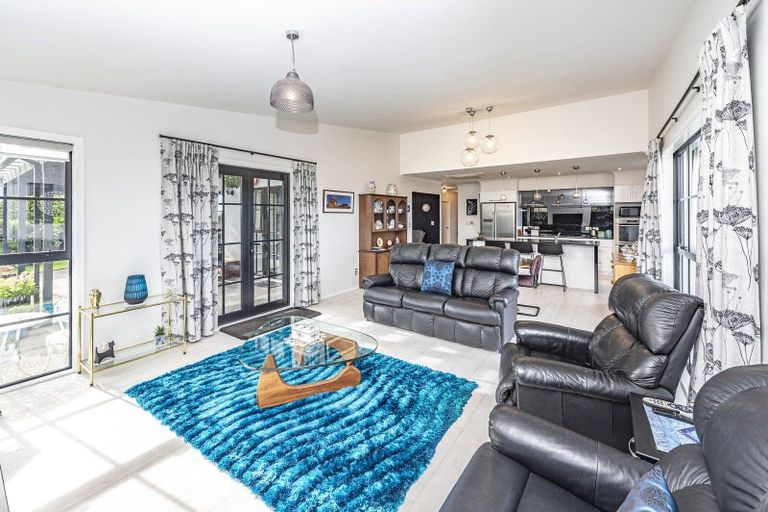 Photo of property in 8 Lithgow Drive, Otamatea, Whanganui, 4500
