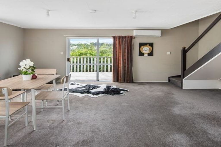 Photo of property in 32a Cheltenham Terrace, Newlands, Wellington, 6037