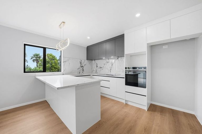 Photo of property in 9 Eastglen Road, Glen Eden, Auckland, 0602