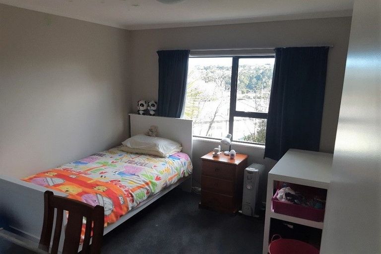 Photo of property in 2/20 Waverley Avenue, Glenfield, Auckland, 0629