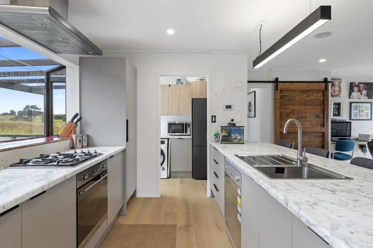 Photo of property in 24 Cemetery Road, Waiuku, 2123