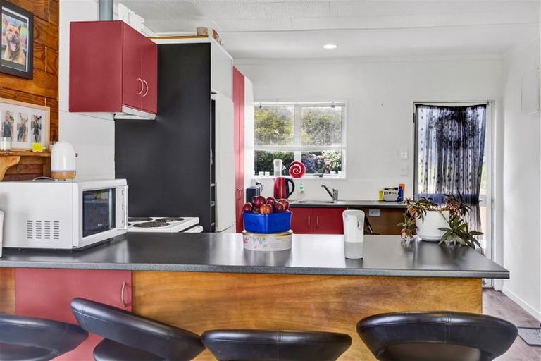 Photo of property in 15 Camellia Avenue, Bell Block, New Plymouth, 4312