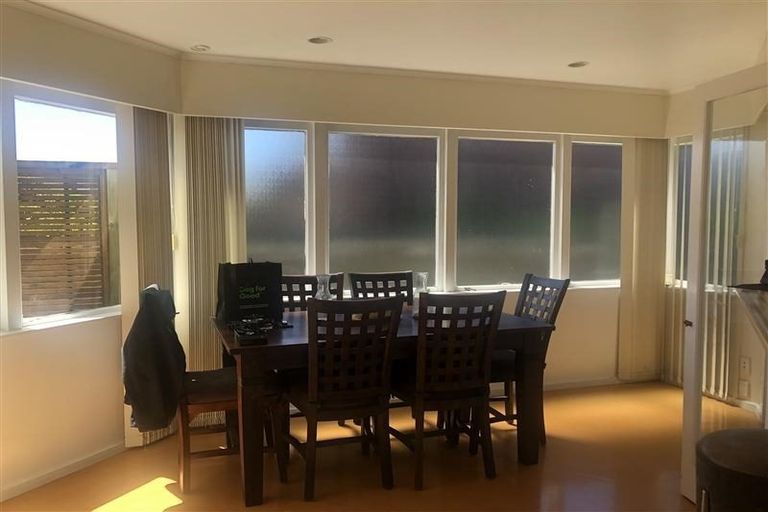 Photo of property in 95 Ocean View Road, Hillcrest, Auckland, 0627