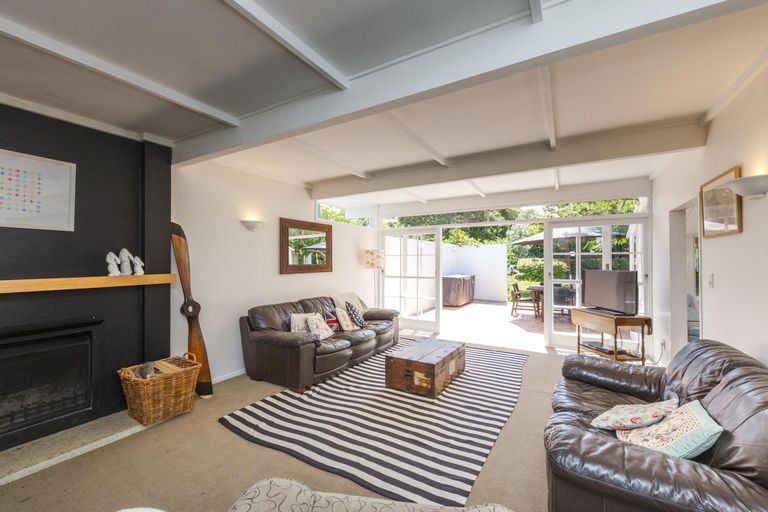 Photo of property in 40 Crewe Crescent, Hokowhitu, Palmerston North, 4410