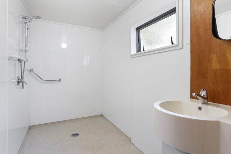 Photo of property in 2/110 Nigel Road, Browns Bay, Auckland, 0630