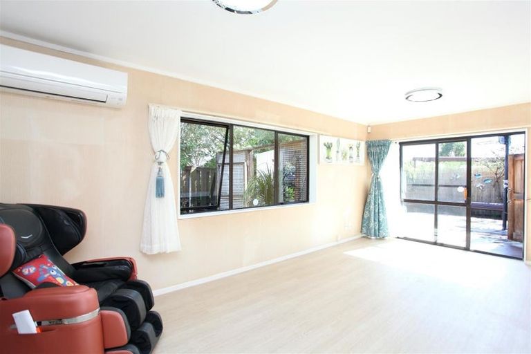 Photo of property in 2/17 Fieldstone Court, Northpark, Auckland, 2013