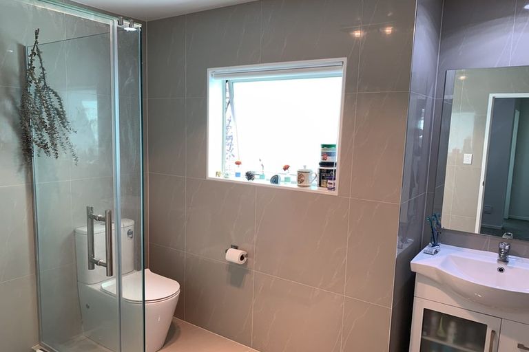 Photo of property in 4a Sherwood Avenue, Te Atatu South, Auckland, 0610