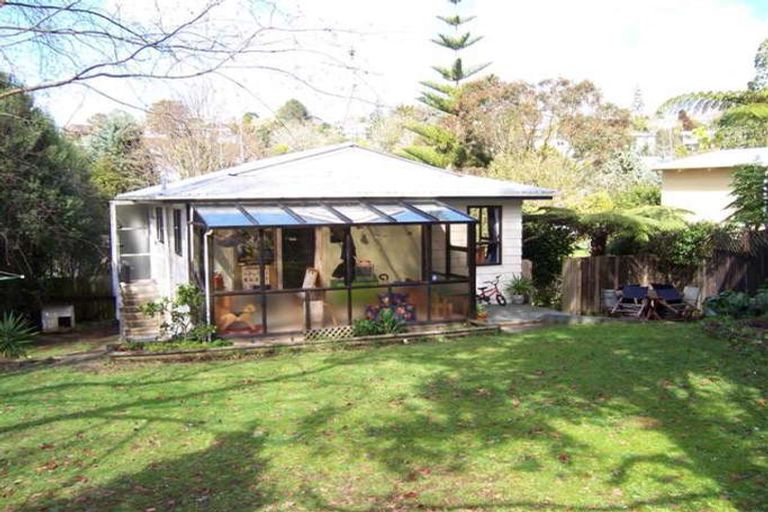 Photo of property in 11 Topliss Drive, Northcross, Auckland, 0632