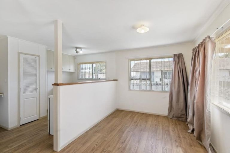 Photo of property in 1/10 Dorendia Place, Clendon Park, Auckland, 2103