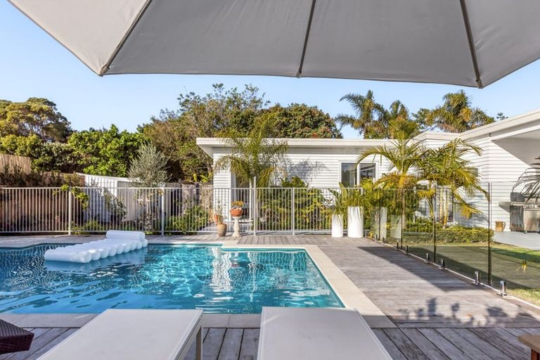 Photo of property in 2 Taimoana Close, Mangawhai Heads, Mangawhai, 0505