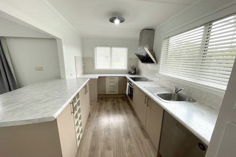 Photo of property in 1 Marlene Avenue, Te Atatu South, Auckland, 0610