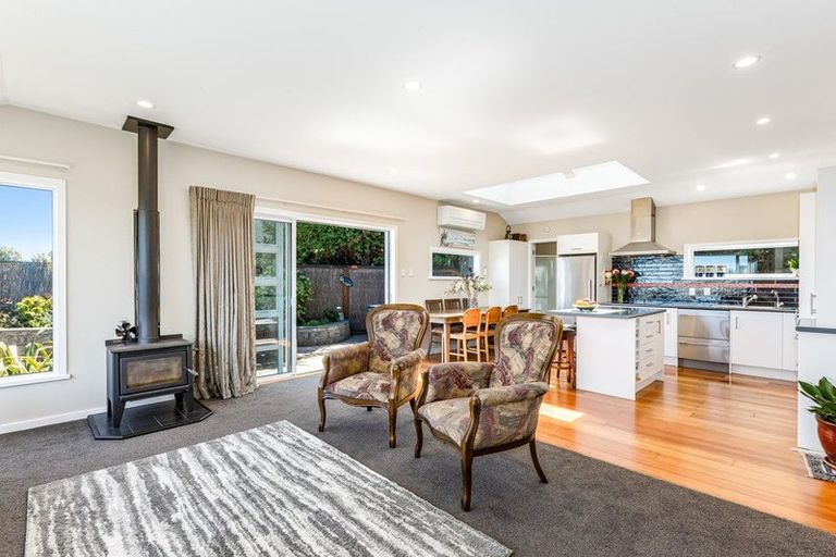 Photo of property in 33a Nevay Road, Miramar, Wellington, 6022