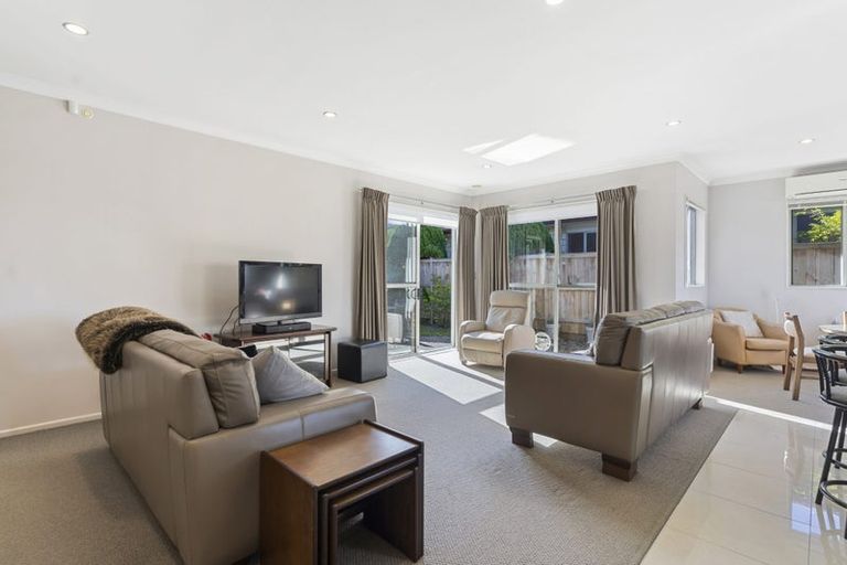 Photo of property in 76 Baverstock Road, Flat Bush, Auckland, 2016