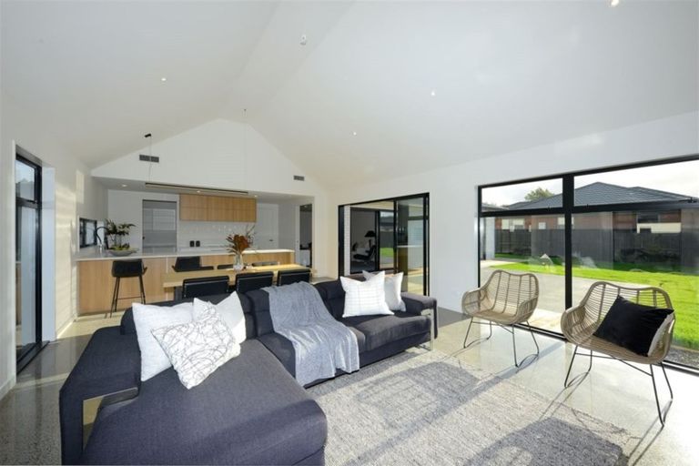 Photo of property in 10 Little Gem Road, Hornby, Christchurch, 8025