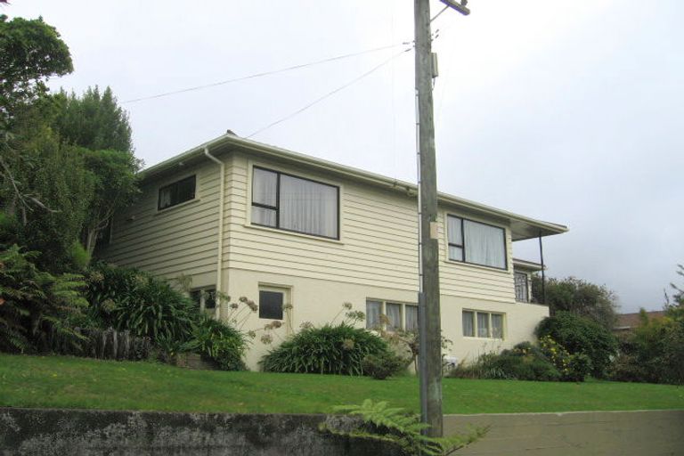 Photo of property in 66 Redwood Avenue, Tawa, Wellington, 5028