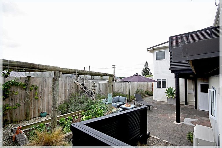 Photo of property in 6 Huia Street, Foxton Beach, Foxton, 4815