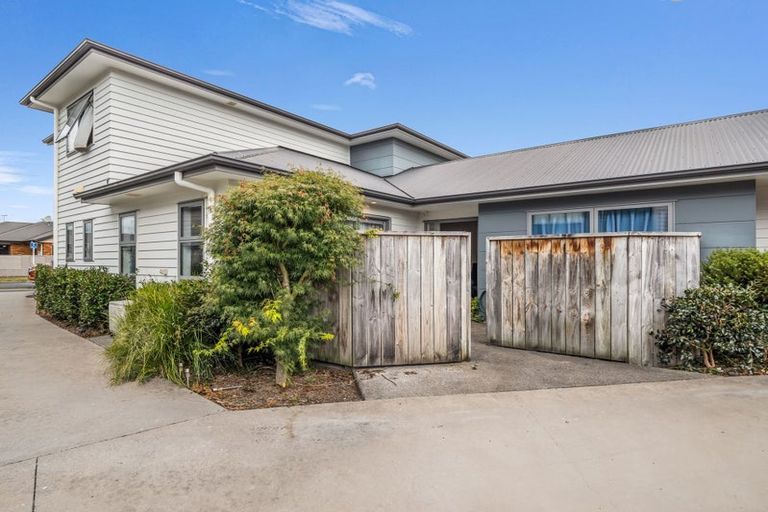 Photo of property in 2/5 Jones Crescent, Melville, Hamilton, 3206