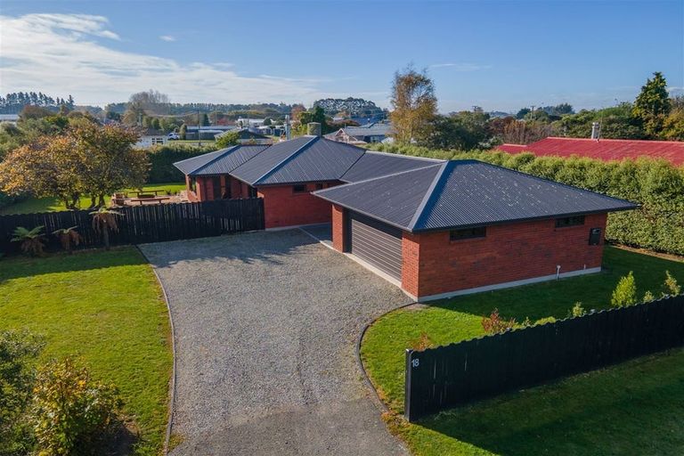 Photo of property in 18 Maclean Street, Glenavy, Waimate, 7980